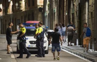 Apuñalado un menor en una pelea multitudinaria en el Raval de Barcelona