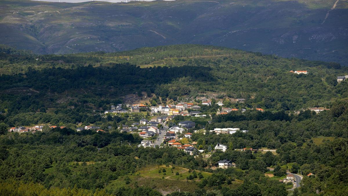 Vista del pueblo de Avión.