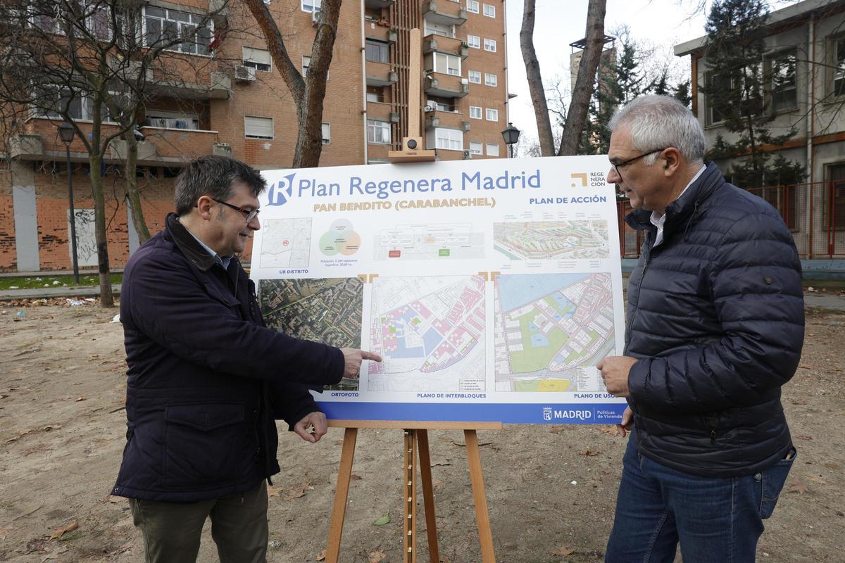 Álvaro González y Carlos Izquierdo durante la presentación del Plan Regenera