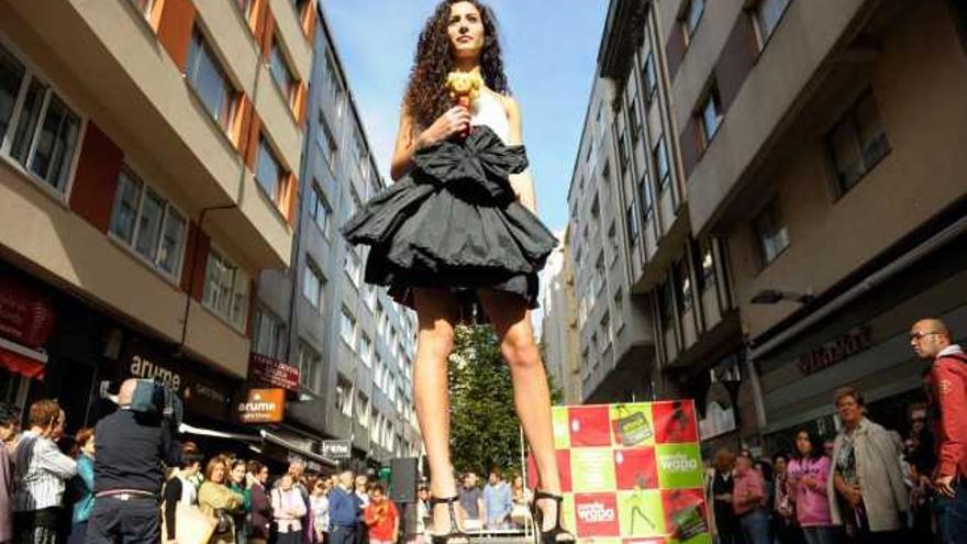 Uno de los momentos de un desfile organizado el año pasado para promocionar el comercio en el Agra. / 13fotos