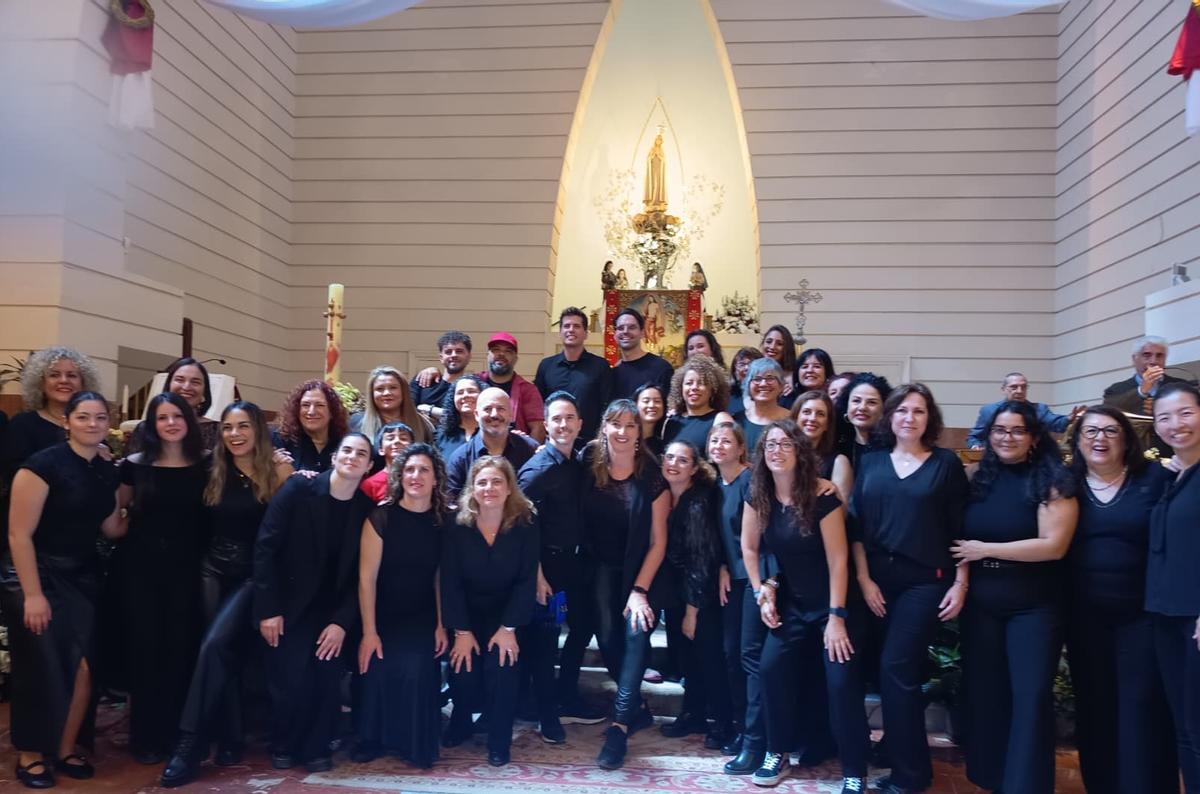 Componentes del Verso Libre Gospel Band en la parroquia de Fátima.