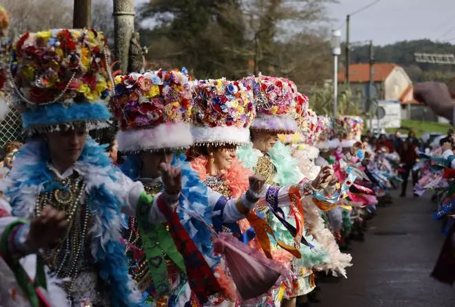 Madamas e Galáns exhiben el Entroido de Cobres
