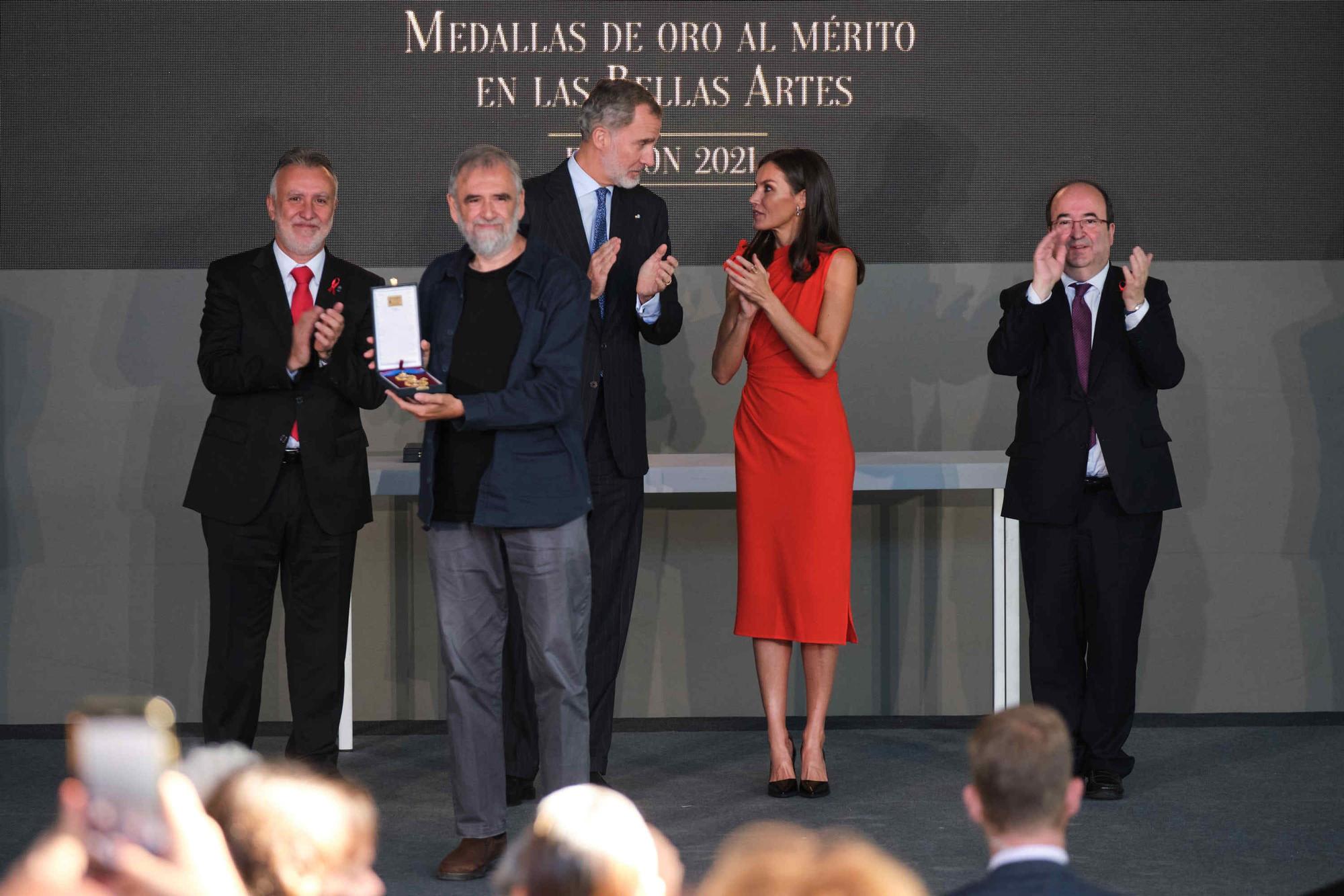 Los Reyes entregan en las Islas las Medallas de Oro al Mérito en las Bellas Artes a 32 personalidades de la cultura