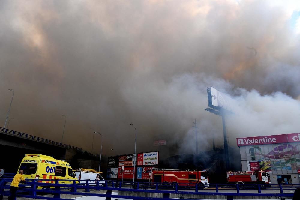 Más imágenes del incendio en As Rañas