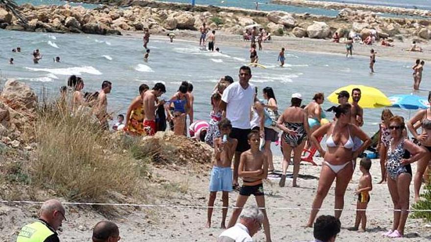 Un hombre muere al caer con un ultraligero al mar en las calas de Santa Pola del Este