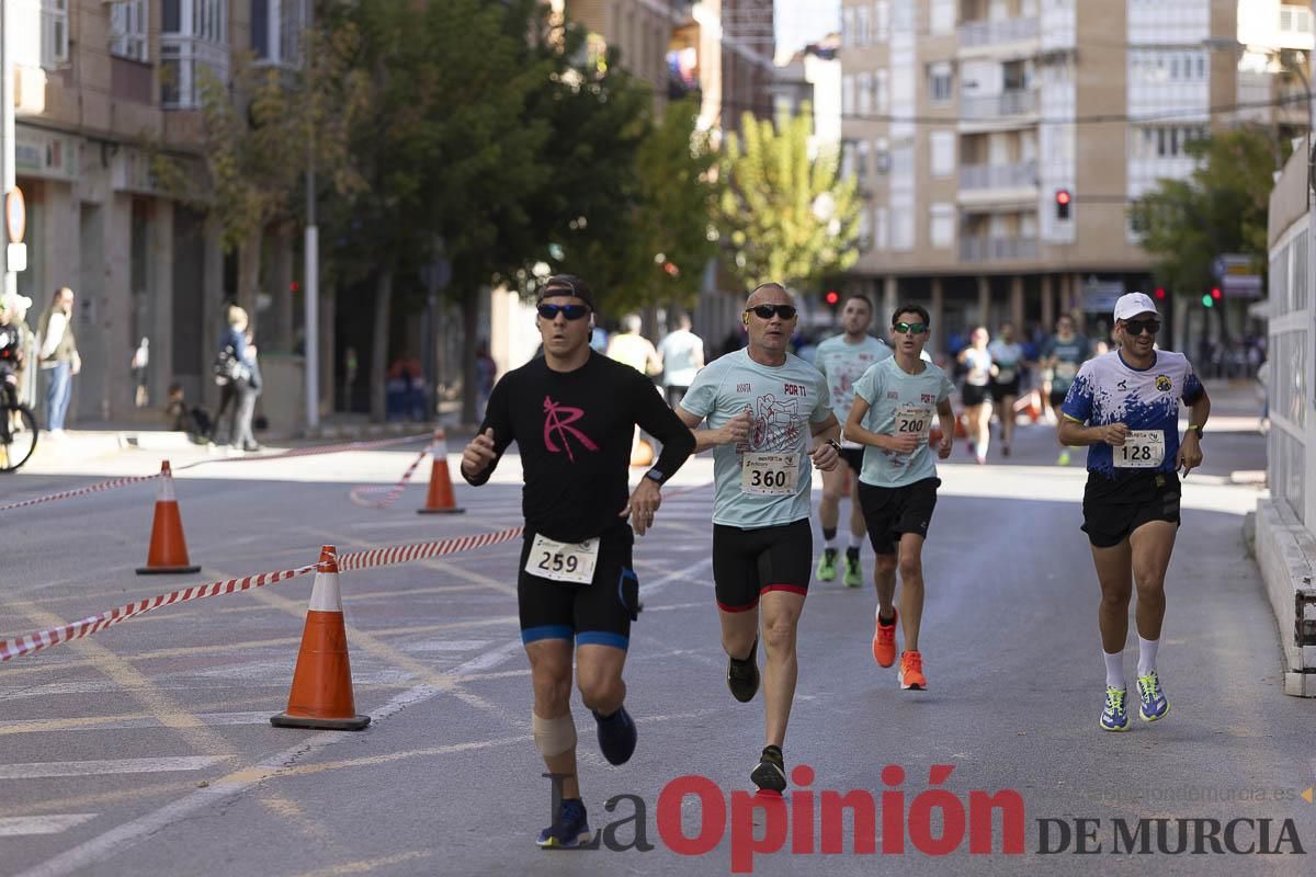Carrera '10K Assota por ti' en Caravaca (salida y giro primera vuelta)