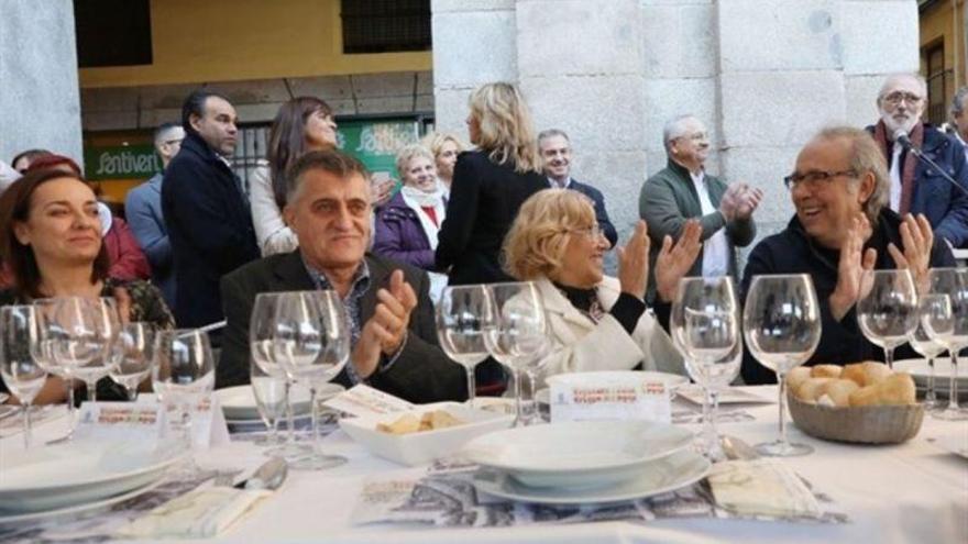 Una comida catalano-madrileña une por el &quot;diálogo&quot; a Carmena, Serrat y Sardà