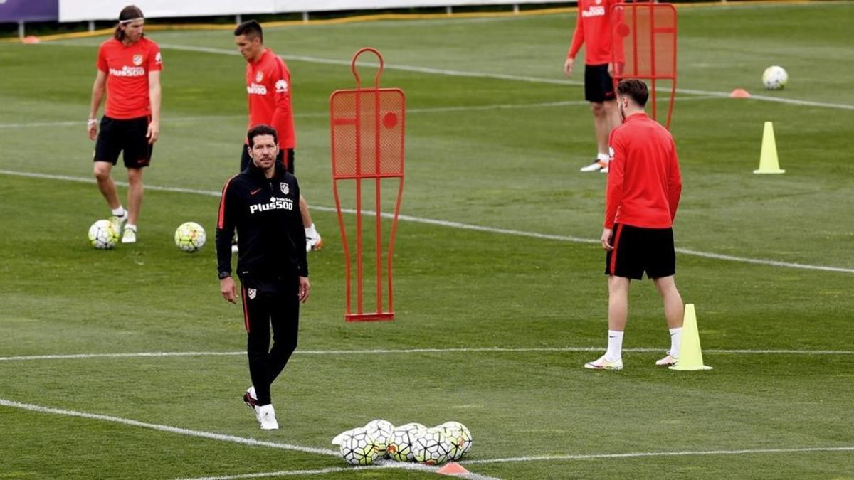 Simeone dirige el último entrenamiento del Atlético antes de medirse con el Rayo.