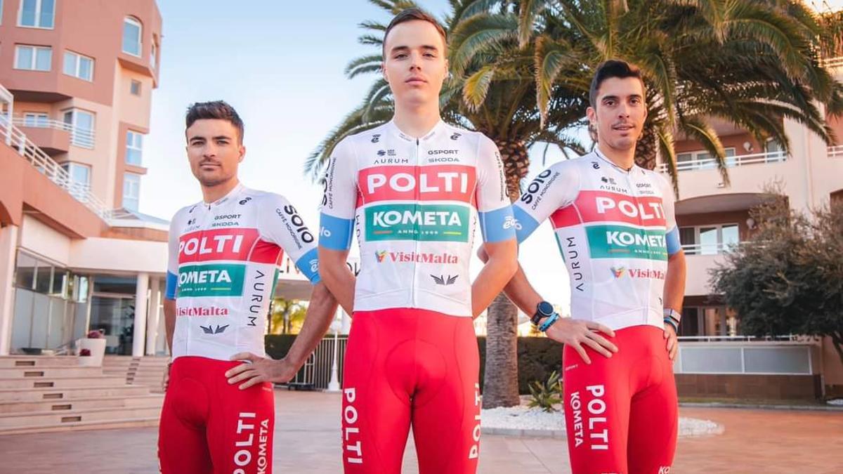 Ciclistas del Polti-Kometa con la equipación de Gsport.