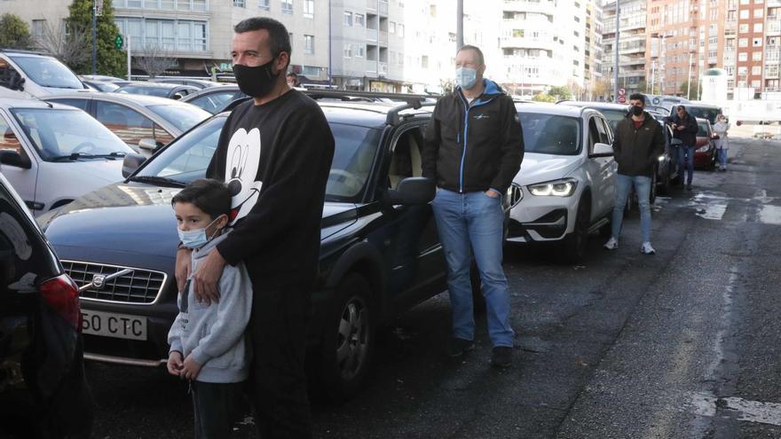 Aluvión de personas para hacerse una PCR antes de Navidad: “Queremos pasar las fiestas en paz&quot;