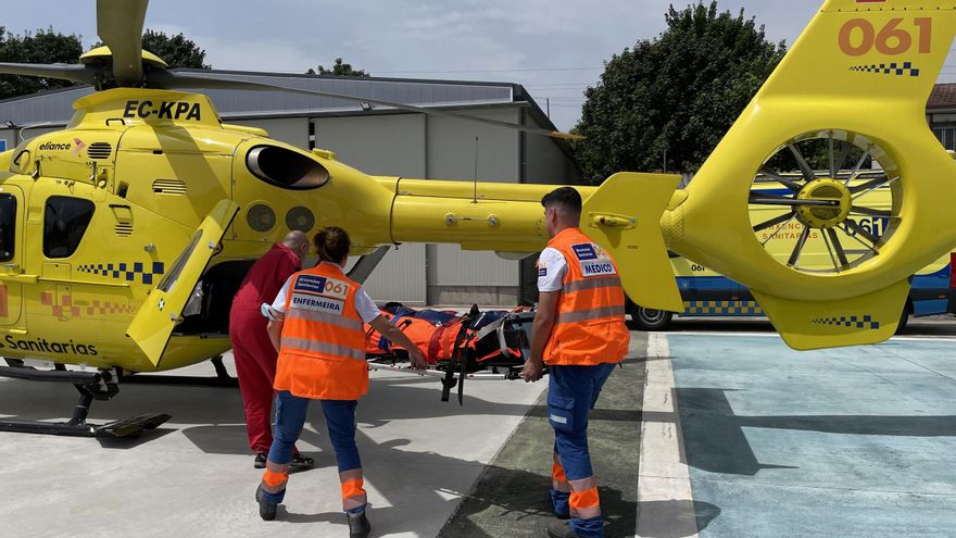 Evacuada en helicóptero una trabajadora atrapada por una mano en una máquina en Moraña