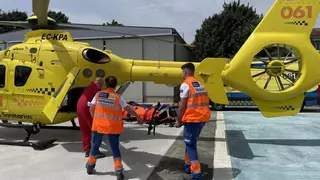 Evacuada en helicóptero una trabajadora atrapada por una mano en una máquina en Moraña