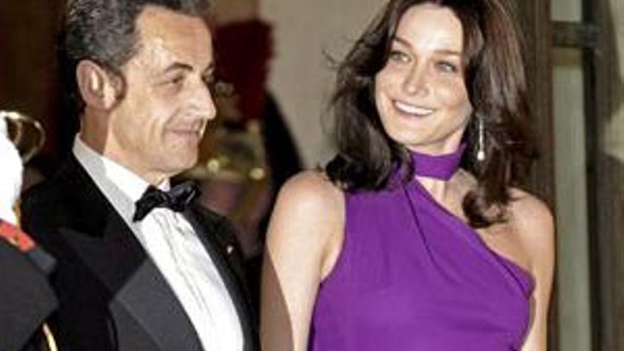 Un desnudo de la mujer de Sarkozy a subasta