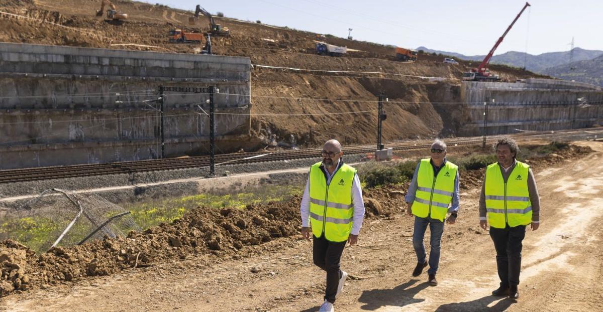 Directivos de Adif en Álora