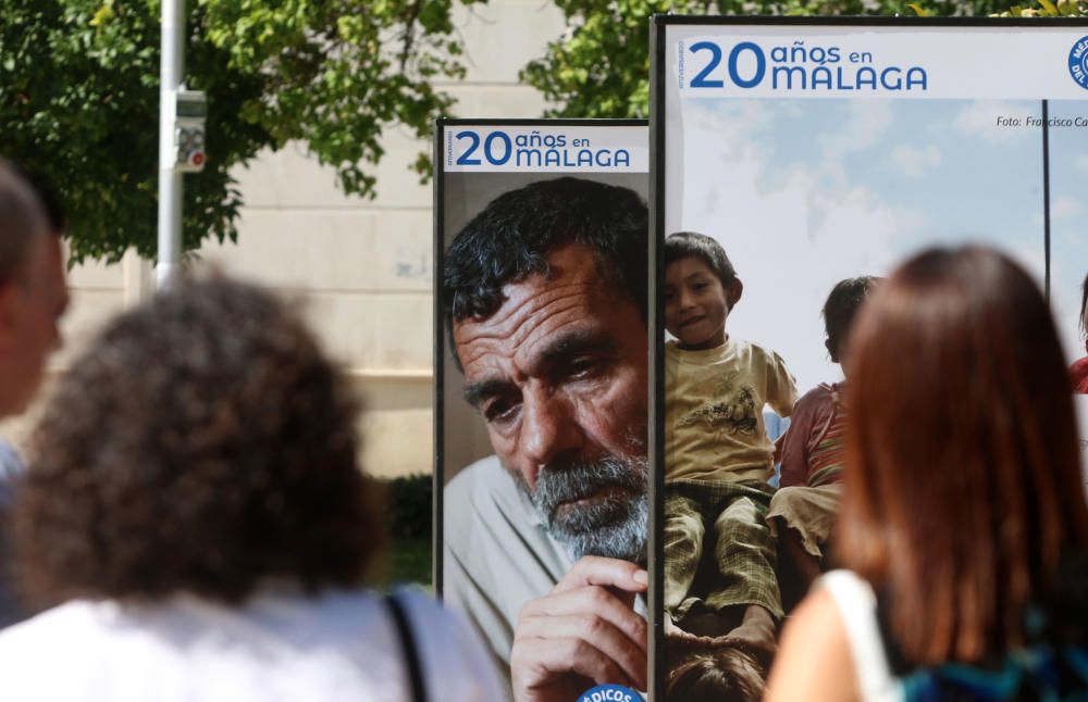 Exposición de Médicos del Mundo en la calle Alcaza