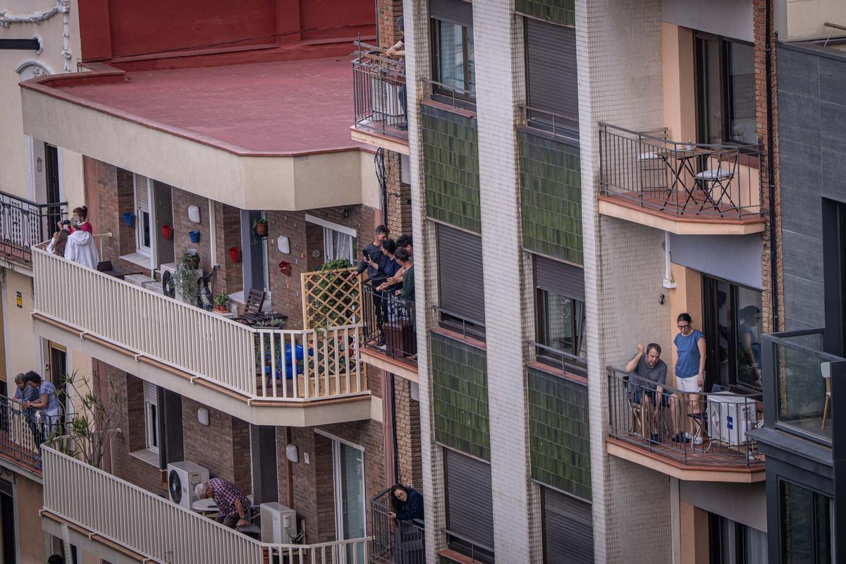 León XIV recorre el Eixample en papamóvil