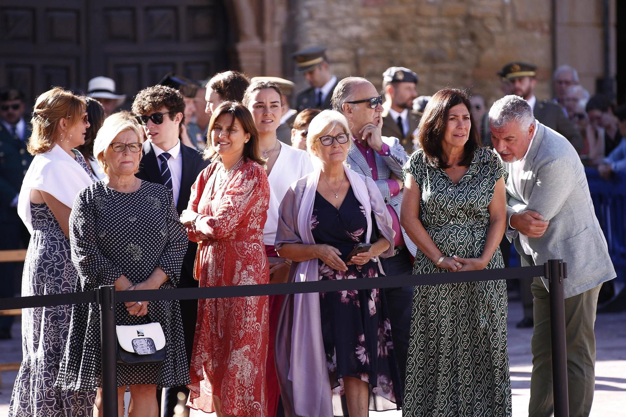 Así fue la jura de bandera civil de Oviedo y el posterior desfile militar