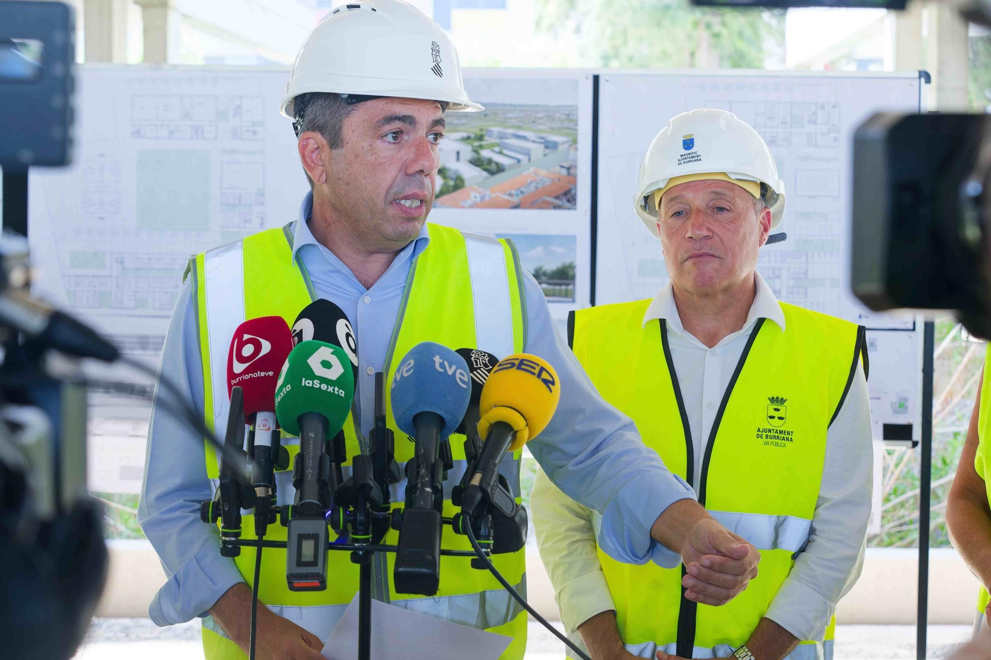 Visita de Mazón al futuro IES Jaume I de Burriana