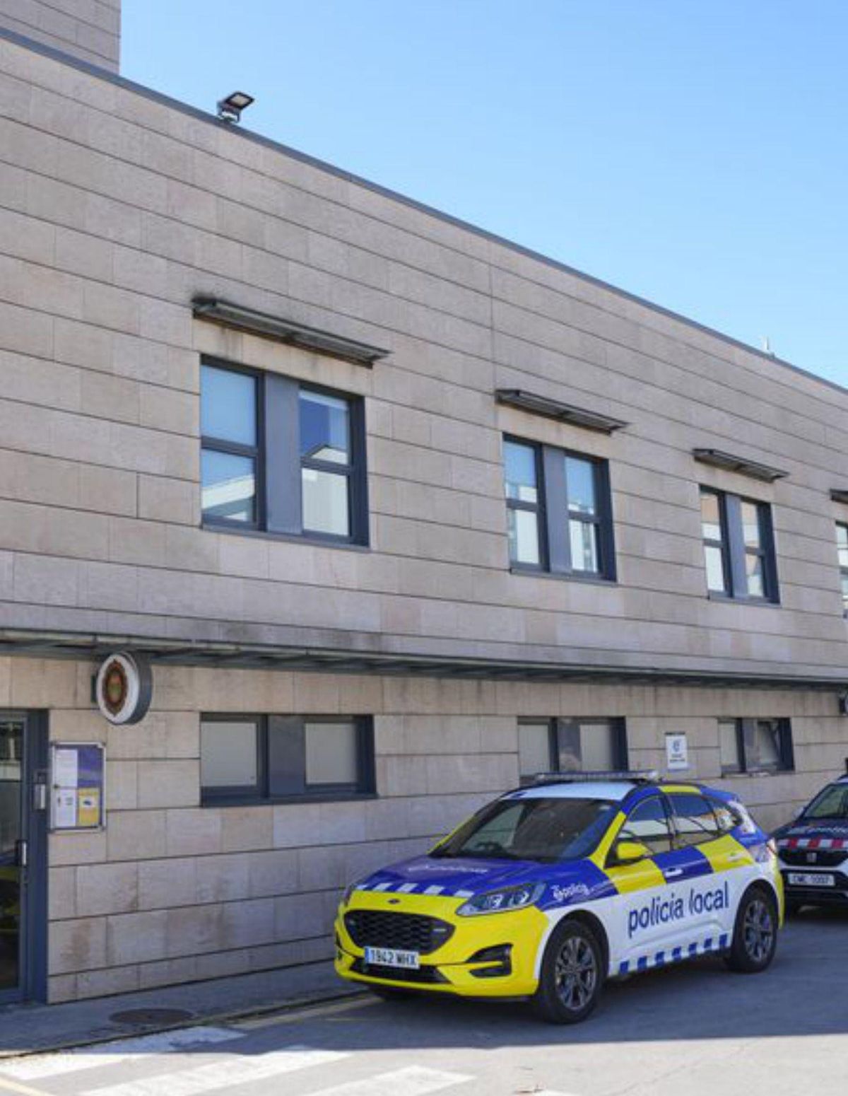 Abatut un home a Montornès a l’entrar armat a la comissaria Abatut un home a Montornès a l’entrar armat a la comissaria