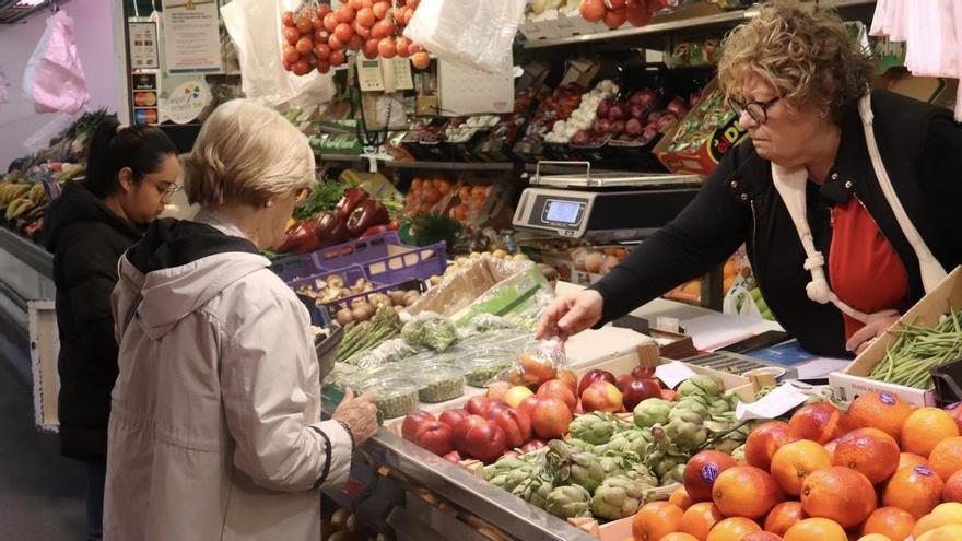 Les llars amb menys renda van patir una inflació de gairebé dos punts més que les més riques el 2021 i 2022