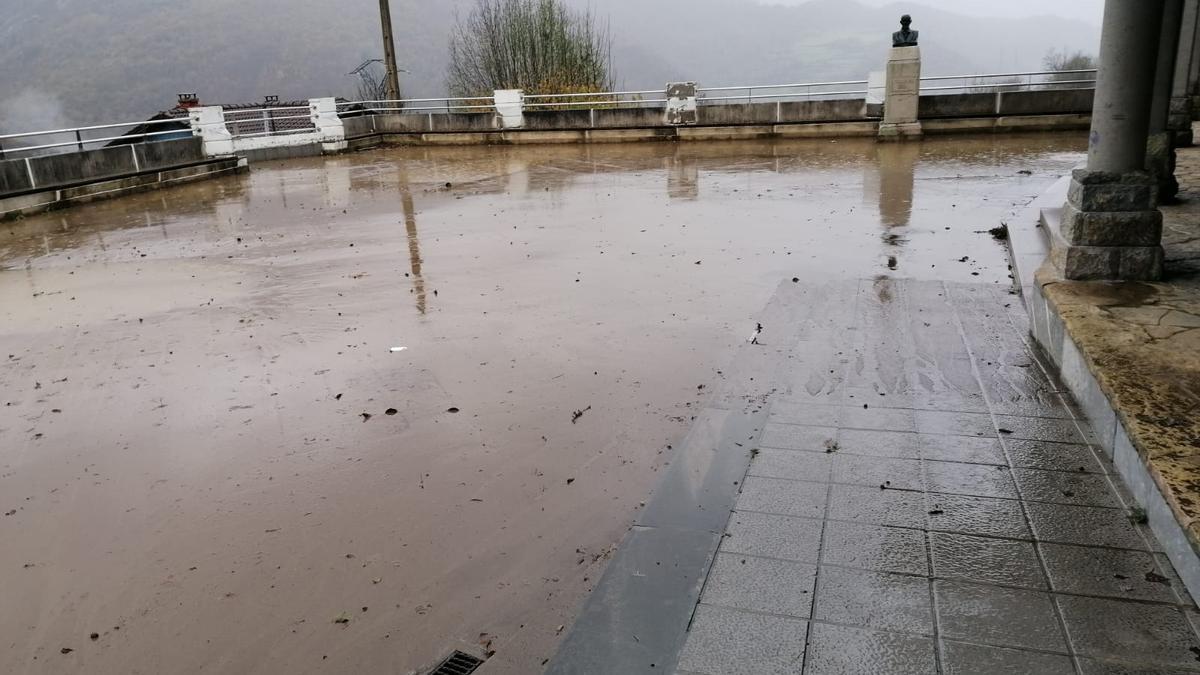 Inundaciones en Asturias: Todas las imágenes de una complicada jornada de lluvias