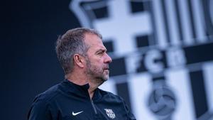 Hansi Flick, el técnico del Barça, en un entrenamiento en la ciudad deportiva de Sant Joan Despí.