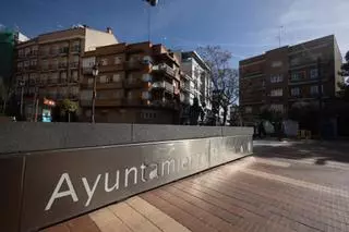 Polémica en un pueblo de Madrid tras exhibir una edil de Vox dos balas en el pleno municipal