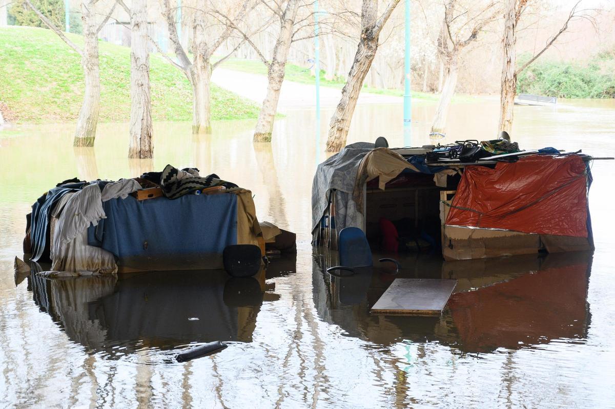 Así afecta la crecida del río Ebro a la gente sin hogar