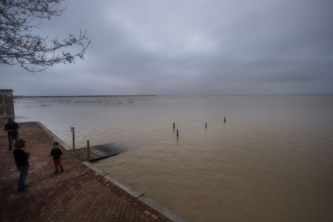 Embarcadero de l'Albufera, desaparecido bajo las aguas crecidas del lago.