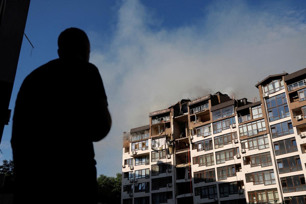 Edificio residencial en Kiev, dañado por un ataque con misiles rusos.