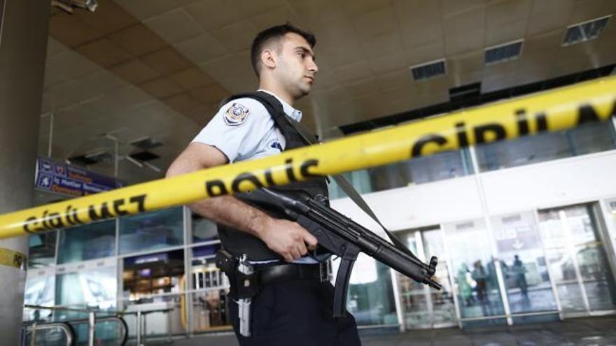 Hablan los españoles que estaban en el aeropuerto en el momento del atentado de Turquía