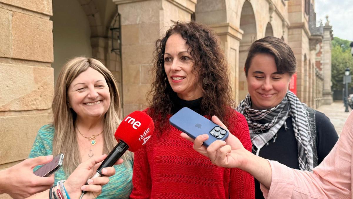 La líder de Podem Catalunya, María Pozuelo, en una atención a los medios de comunicación