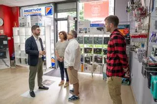 El delegado territorial de la Xunta, Pablo Fernández, destaca en Bueu el papel del Bono Remuda