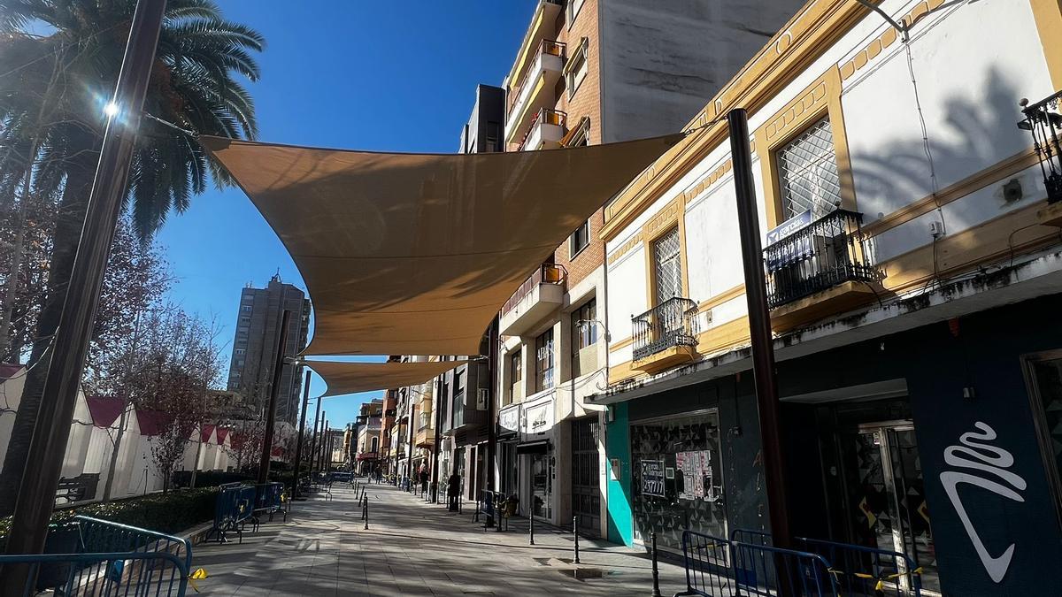 Toldos de quita y pon de la calle Menacho.