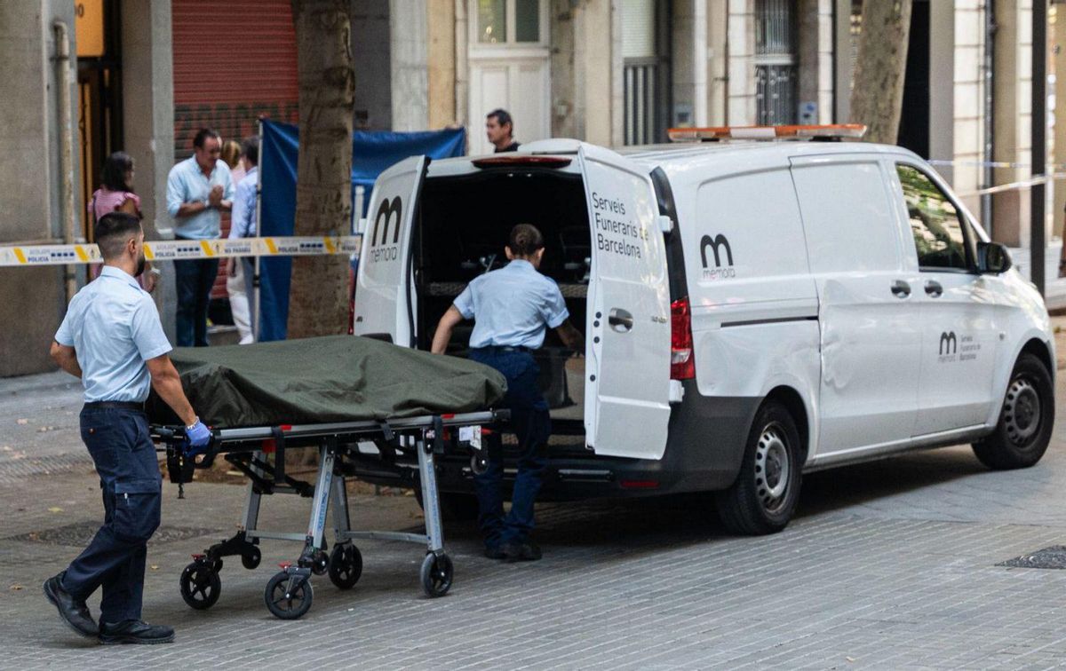Mor tirotejat un home en un portal de l’Eixample Mor tirotejat un home en un portal de l’Eixample