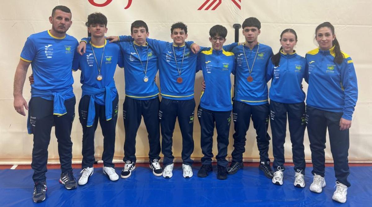 Formación del equipo cruceño en Gijón. | CEDIDA