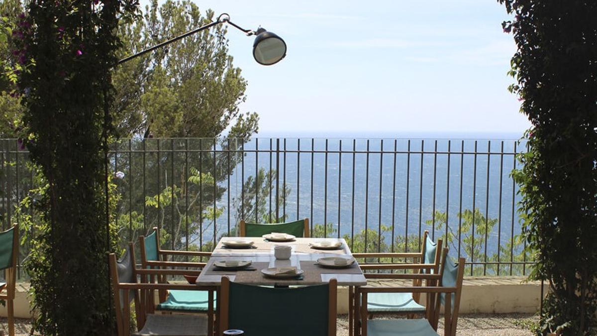 Terraza del restaurante Far Nomo, en Llafranc.