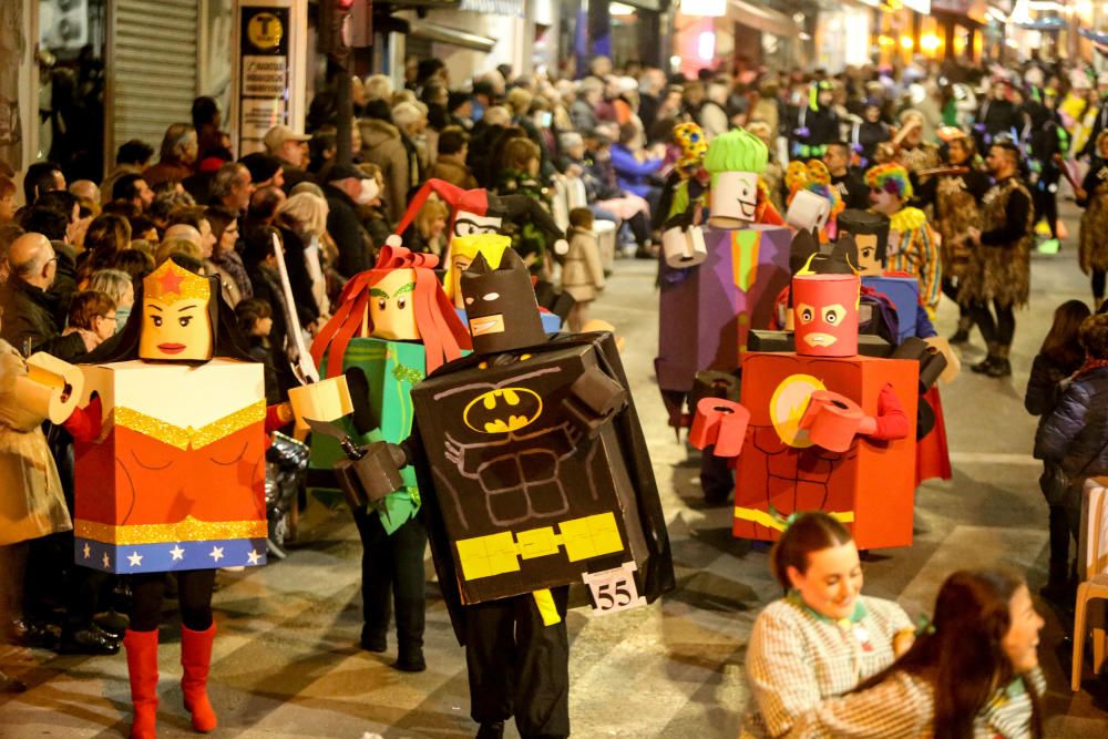 El Carnaval llena Benidorm de disfraces