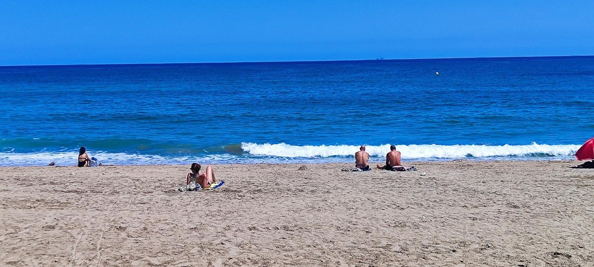 La playa del Fortí está cerrada al baño.