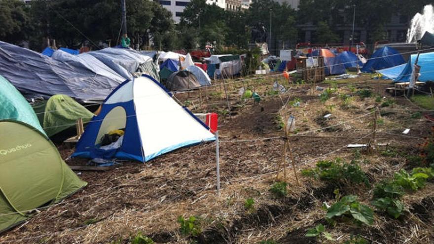 Tendes dels antisistema que es neguen a abandonar l&#039;acampada.