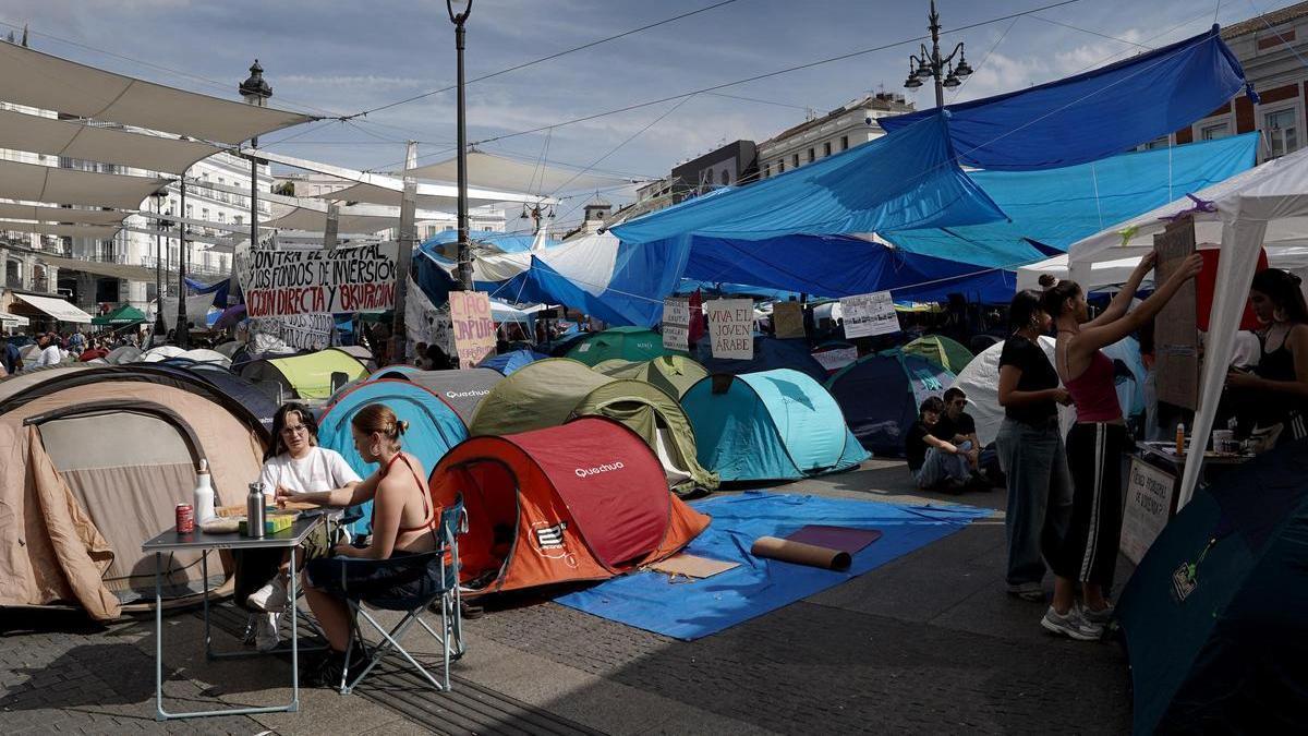 ACAMPADA VIVIENDA | Ayuso pide a los tribunales que ordenen al Gobierno desalojar la Puerta del Sol
