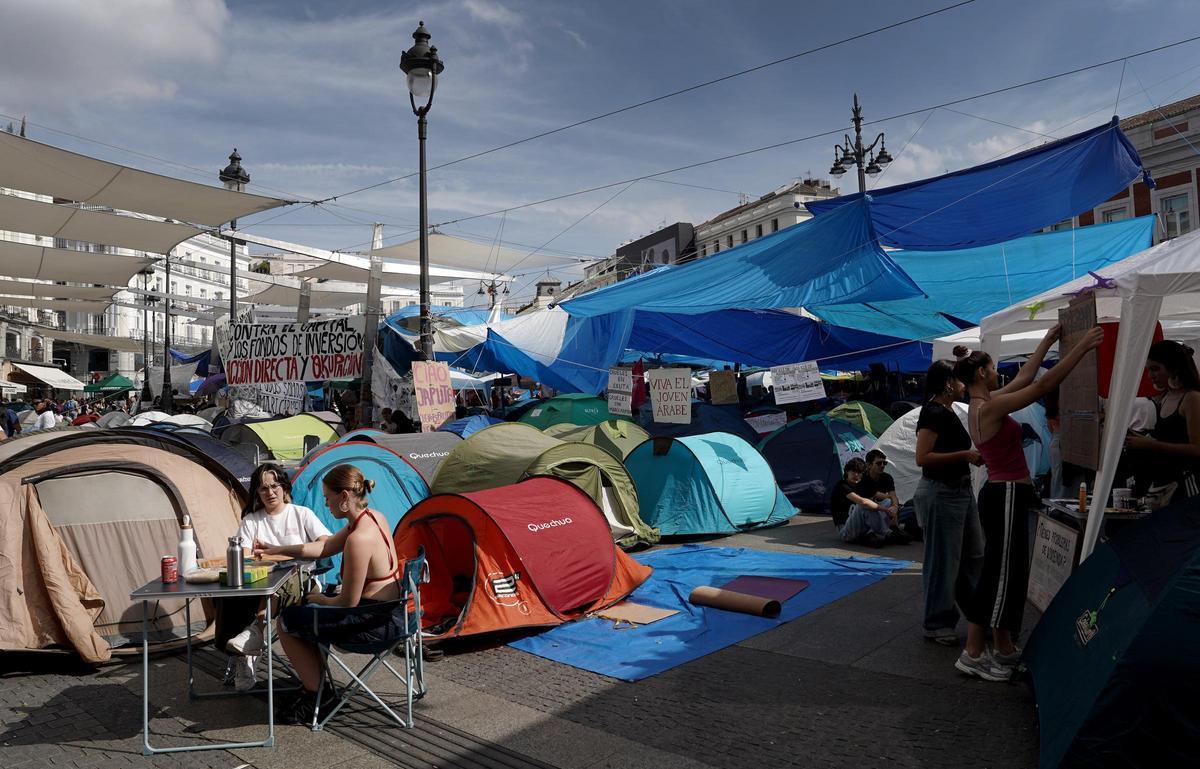 Acampada en la Puerta del Sol en protesta por la situación de la vivienda en España.