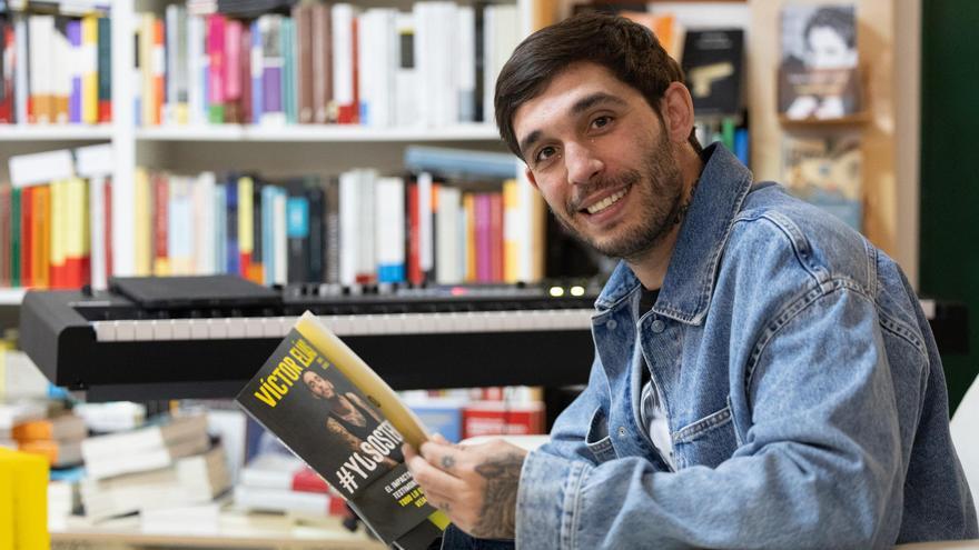 El músico y actor Víctor Elías: «La adicción es un problema de salud mental del que hay que hablar más»
