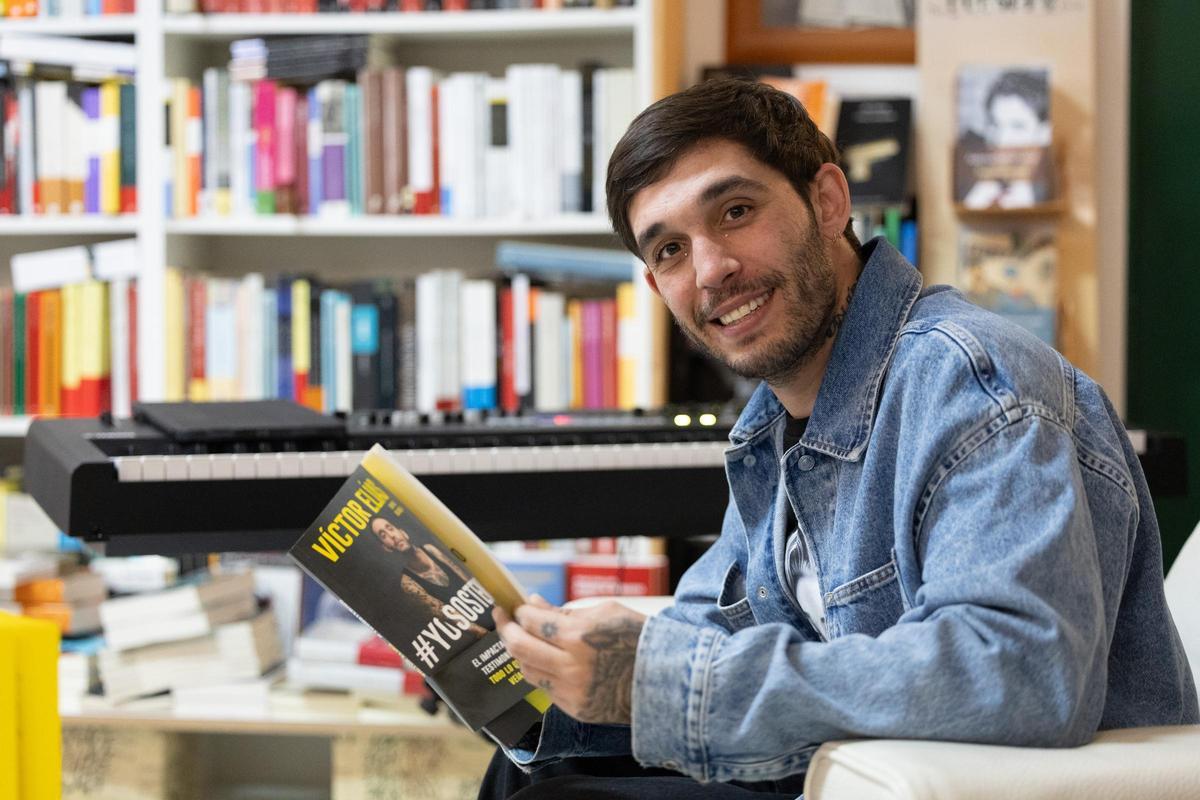 El músico y actor Víctor Elías: «La adicción es un problema de salud mental del que hay que hablar más»