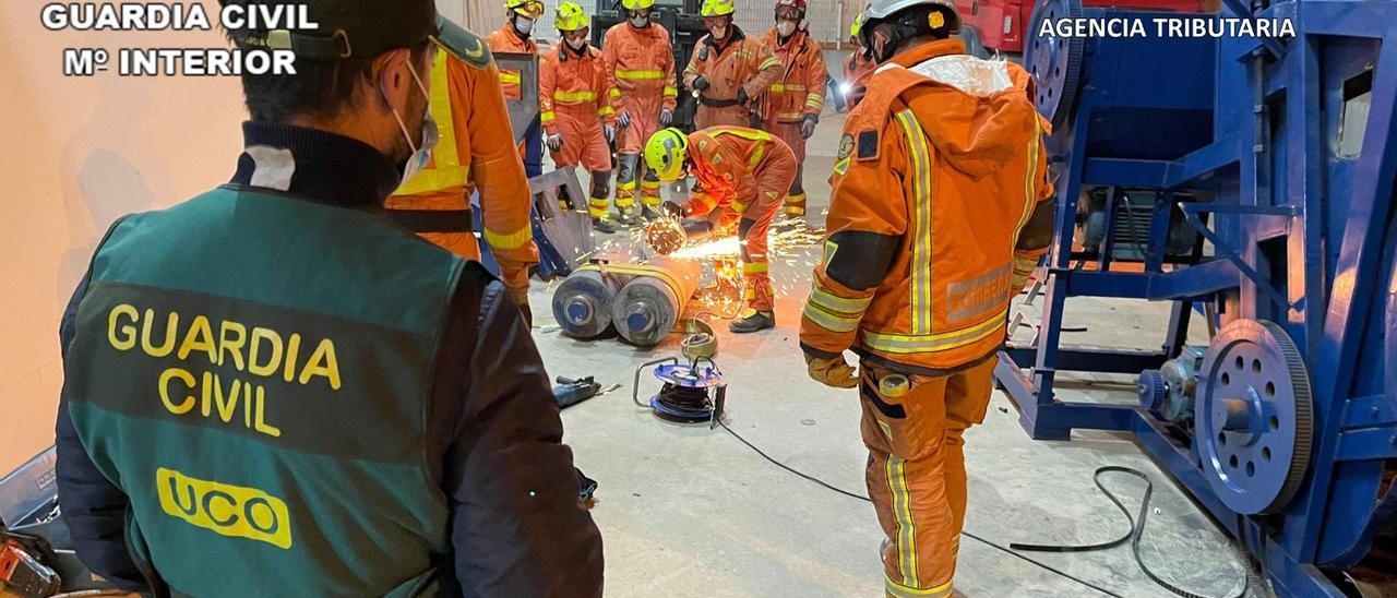 La cocaína estaba oculta en cilindros de una máquina trituradora.