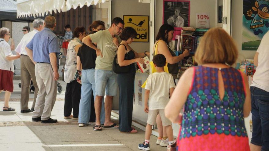 El calor pasa factura a la Feria del Libro
