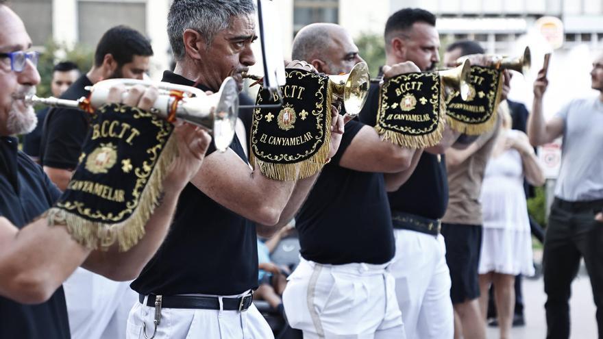 La Fira se inaugura entre el Himno de la Legión y la filigrana aérea