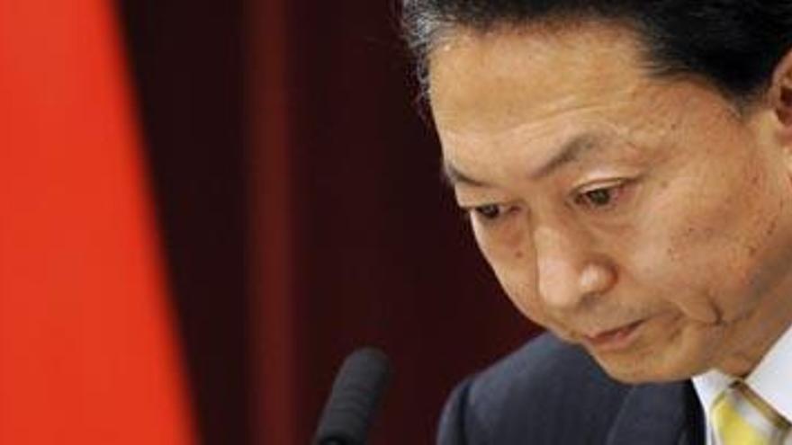 El primer ministro japonés presenta la dimisión
