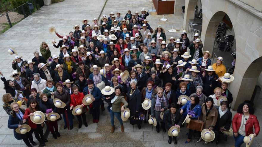 Las asistentes a la reunión de las simpatizantes del PP en el Pazo de Mos. / FdV