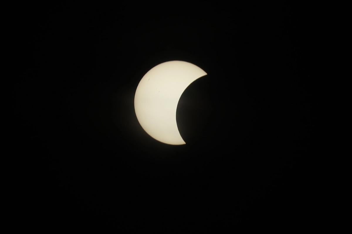 El eclipse solar deja imágenes únicas desde el enclave arqueológico de Ategua en Córdoba El eclipse solar deja imágenes únicas desde el enclave arqueológico de Ategua en Córdoba